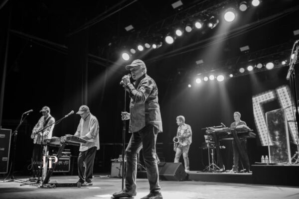 Beach-Boys-1-huge_843ef27916c2